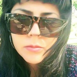 Meet your Posher, Janiva